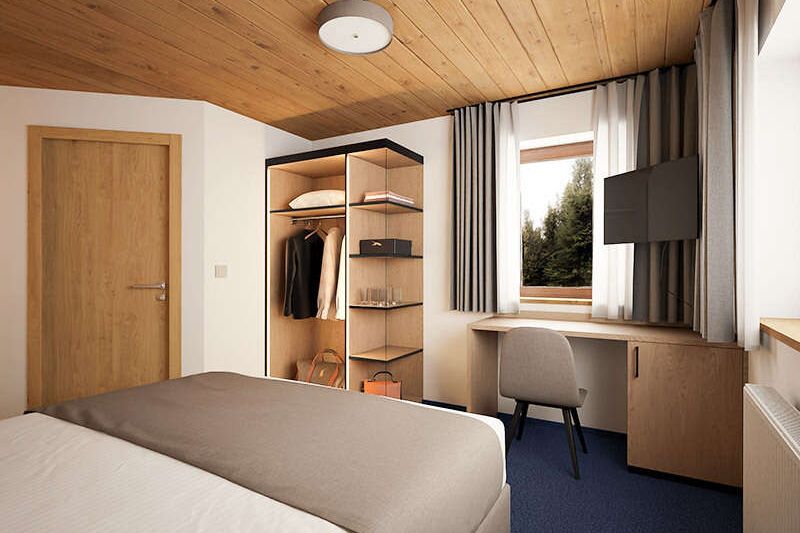 Doppelzimmer mit Bett und Schreibtisch